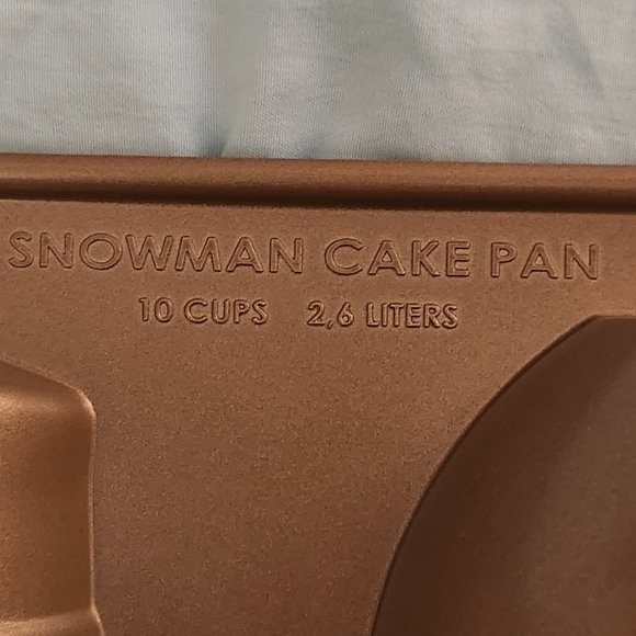 Nordic Ware USA Snowman Cake Pan, 10 cups/2.6 liter - Picture 7 of 7